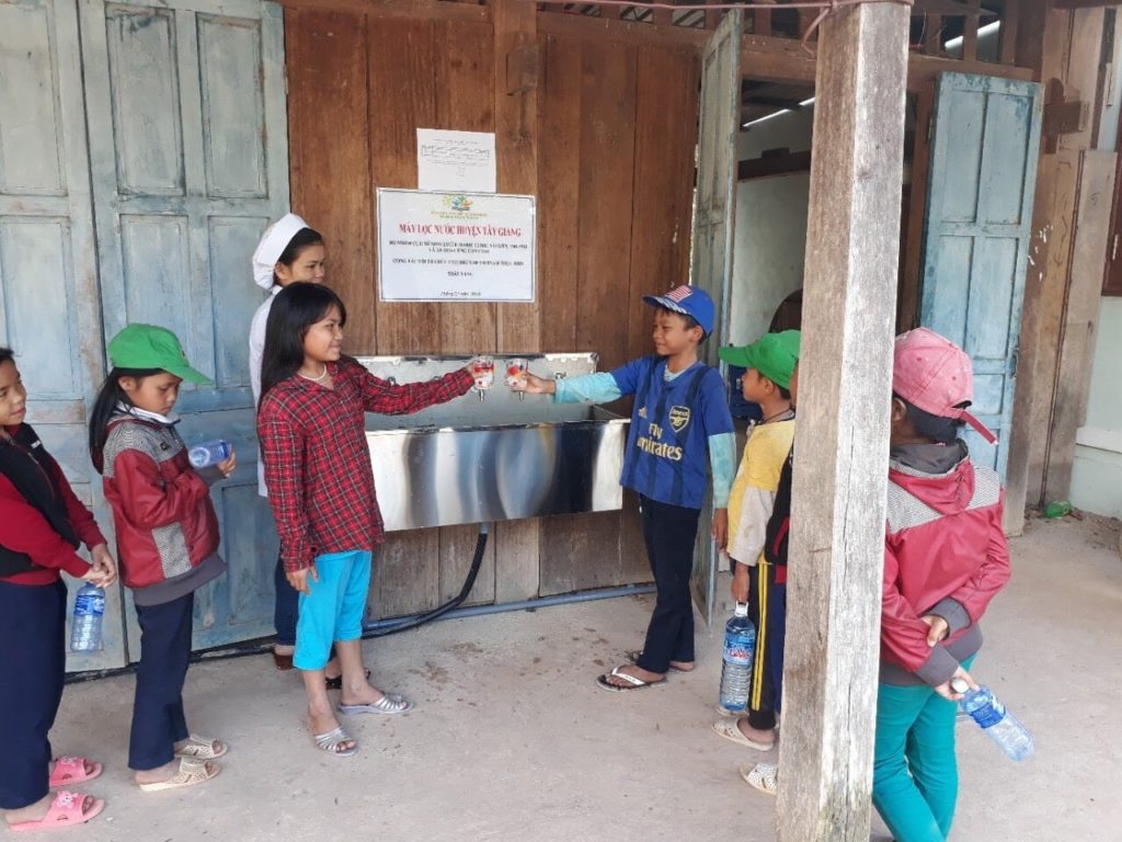 Children sharing water